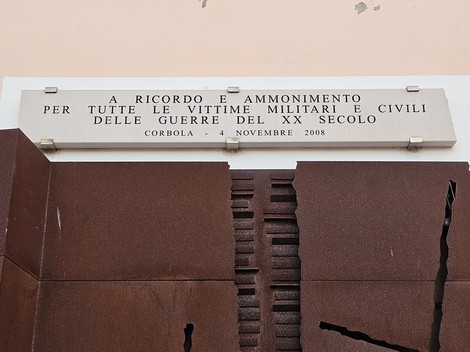 Monumento commemorativo dedicato alle vittime militari e civili delle guerre del XX secolo.