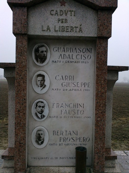 Monumento commemorativo dedicato ai caduti per la libertà: Guardasoni, Carri, Franchini e Bertani.