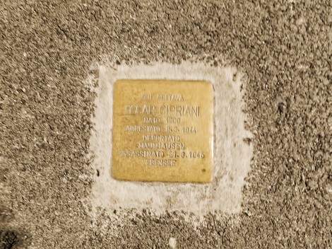 Pietra d'inciampo dedicata a Cipriani, in memoria della sua deportazione e assassinio durante la Seconda Guerra Mondiale.
