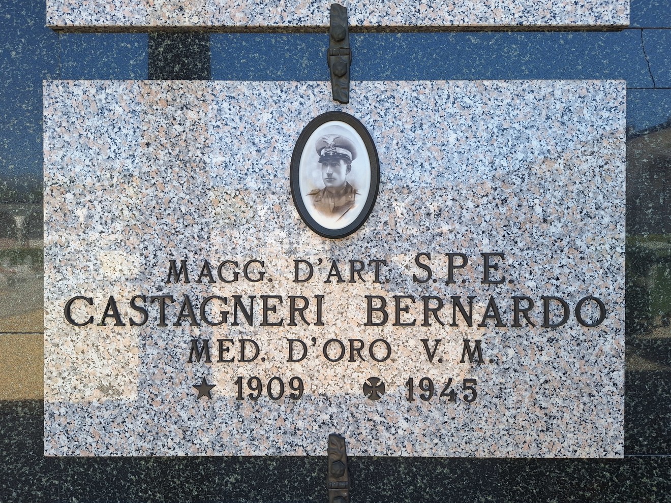 Sepolcro di Castagneri, Comune di Vauda Canavese (TO), foto 1