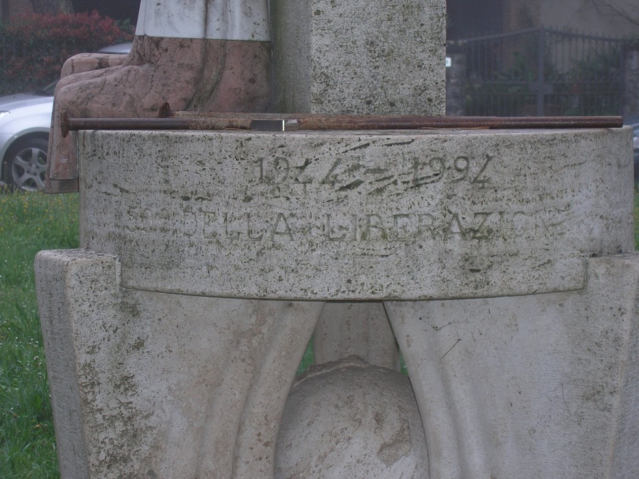 Monumento ai partigiani, commemorazione della resistenza e della lotta per la libertà.