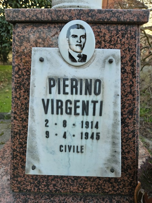Cippo commemorativo dedicato a Pierino Virgenti, con foto e date significative.