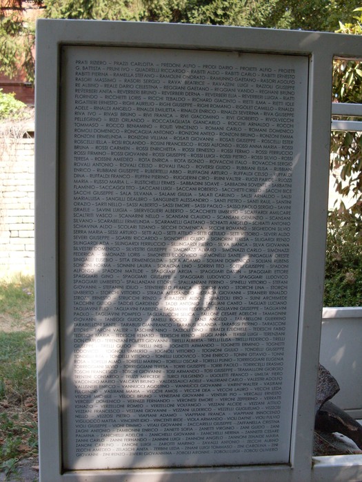 Monumento commemorativo alle vittime civili della provincia di Reggio Emilia, in memoria dei tragici eventi storici.