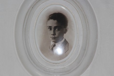 Ritratto storico di un giovane ragazzo, conservato all'interno del "Sacrario dei partigiani di Torbella".