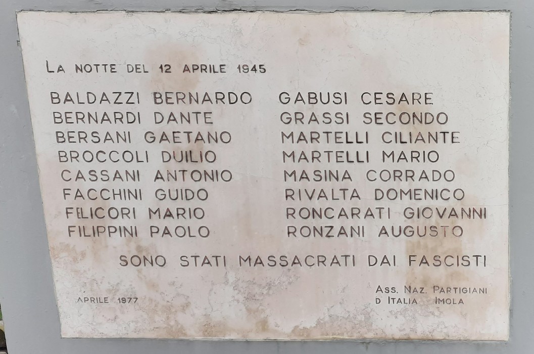Cippo commemorativo delle vittime dell’eccidio del pozzo Becca, avvenuto il 12 aprile 1945.