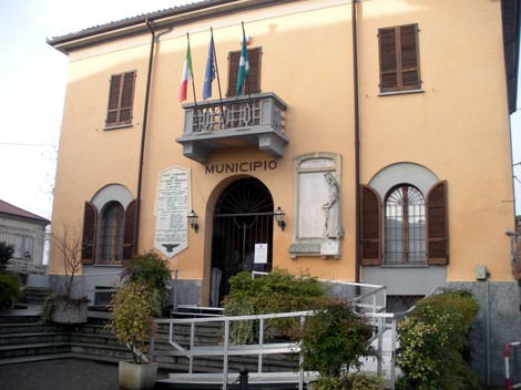 Lapide ai caduti di Torrazza Coste, situata presso il municipio del paese.