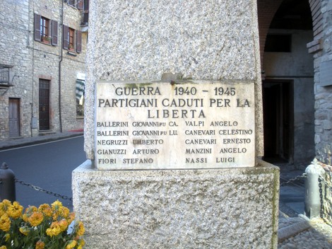 Monumento ai caduti partigiani di Zavattarello, onore ai valorosi combattenti per la libertà.