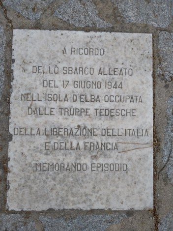 Monumento ai caduti dello sbarco alleato del 17 giugno 1944 sull'Isola d'Elba, in memoria della liberazione.