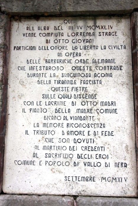 Monumento commemorativo per la strage di Piedipaterno, ricordando le vittime e la lotta per la libertà.