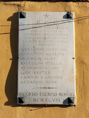 Lapide commemorativa dedicata ai caduti del PCI, in memoria dei martiri per la libertà e la giustizia sociale.