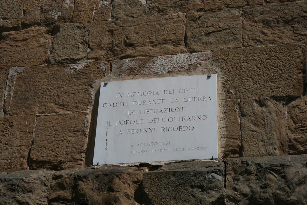 Lapide commemorativa dedicata ai civili caduti durante la Guerra di Liberazione. In ricordo del popolo dell'Oltrepo.