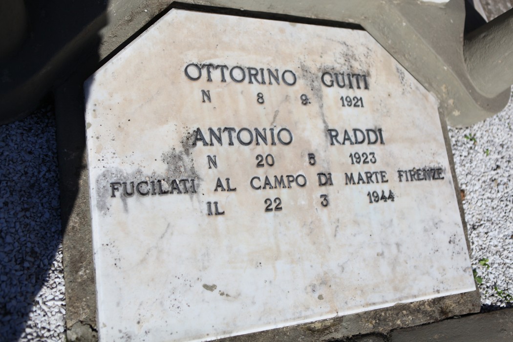 Monumento a Meglini e ai fucilati di Campo di Marte, in memoria delle vittime della guerra.