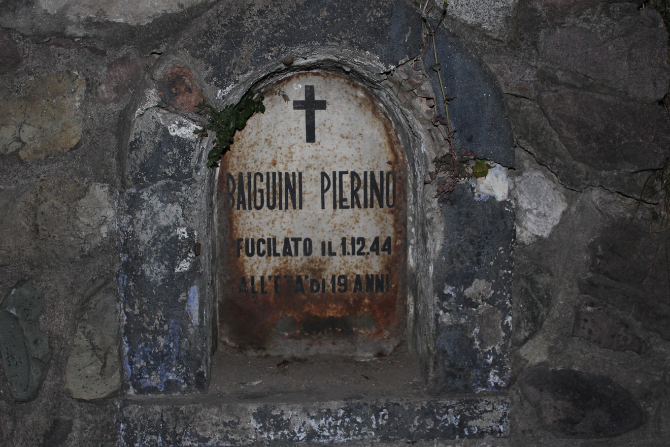 Lapide a Baiguini, Comune di Costa Volpino (BG), foto 1