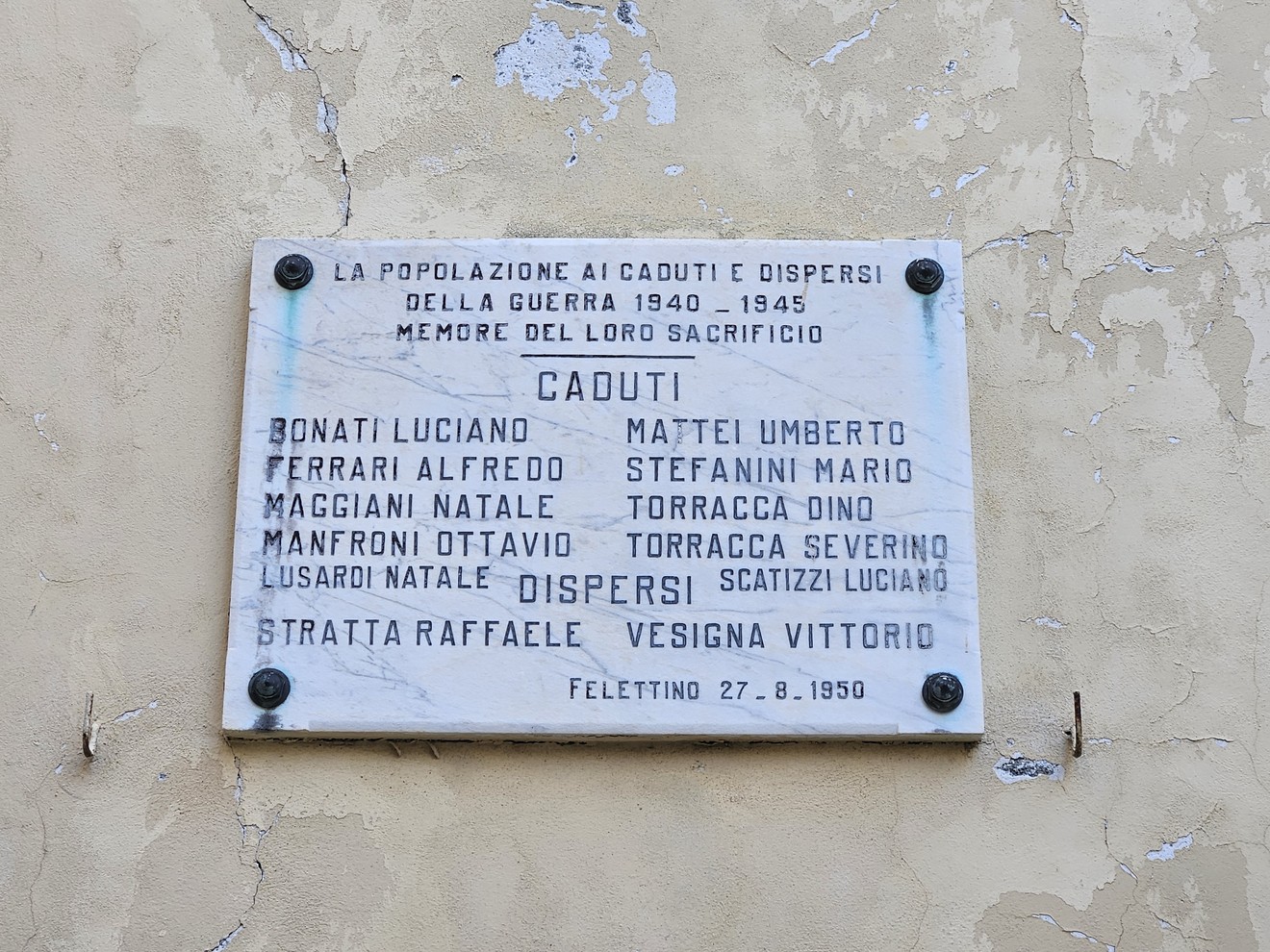Lapide commemorativa ai caduti del Felettino, dedicata alla memoria dei soldati dispersi nella Seconda Guerra Mondiale.