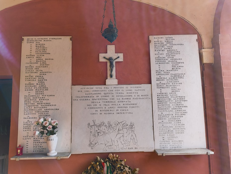 Lapidi commemorative per le vittime di Sperticano, in memoria delle atrocità subite.