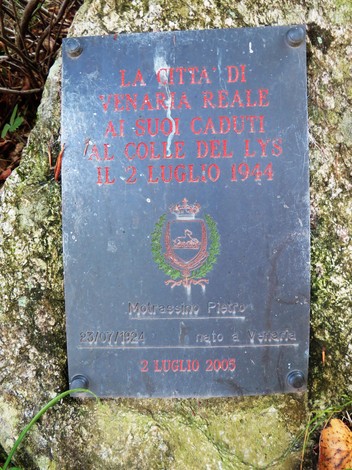 Targa commemorativa dedicata ai caduti della città di Venaria Reale, situata al Colle del Lys.