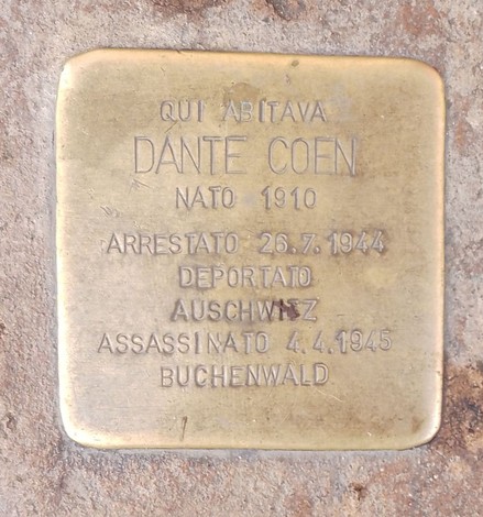 Pietra d'inciampo commemorativa dedicata a Dante Coen, con dettagli sulla sua deportazione e morte.