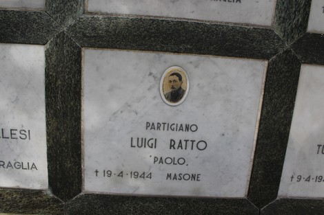Sacrario dei caduti per la Liberazione con lapide dedicata al partigiano Luigi Ratto.