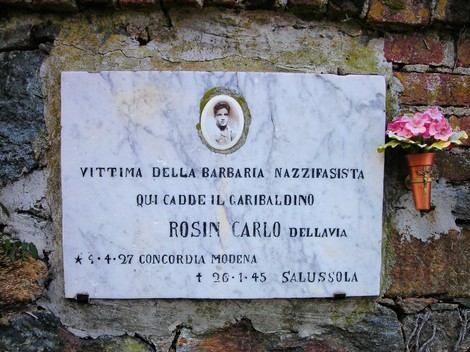 Lapide commemorativa a Carlo Rosin, vittima del nazifascismo a Salussola, in ricordo del Garibaldino.