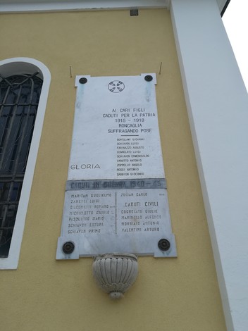 Lapide commemorativa ai caduti di Roncaglia, dedicata ai soldati della Grande Guerra e delle guerre successive.