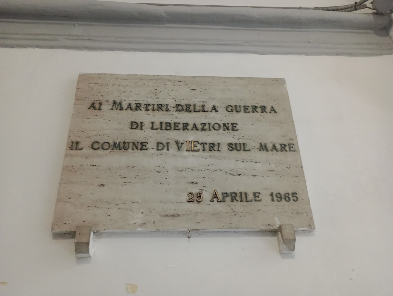 Lapide dedicata ai martiri della guerra di Liberazione, in memoria del sacrificio a Vitri sul Mare.