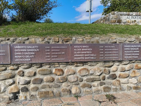 Monumento ai partigiani caduti a Monte Sabbiuno, commemorazione delle figure eroiche della Resistenza.