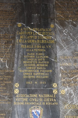 Il Tempio dei Caduti è un monumento commemorativo dedicato ai caduti e alla resistenza.