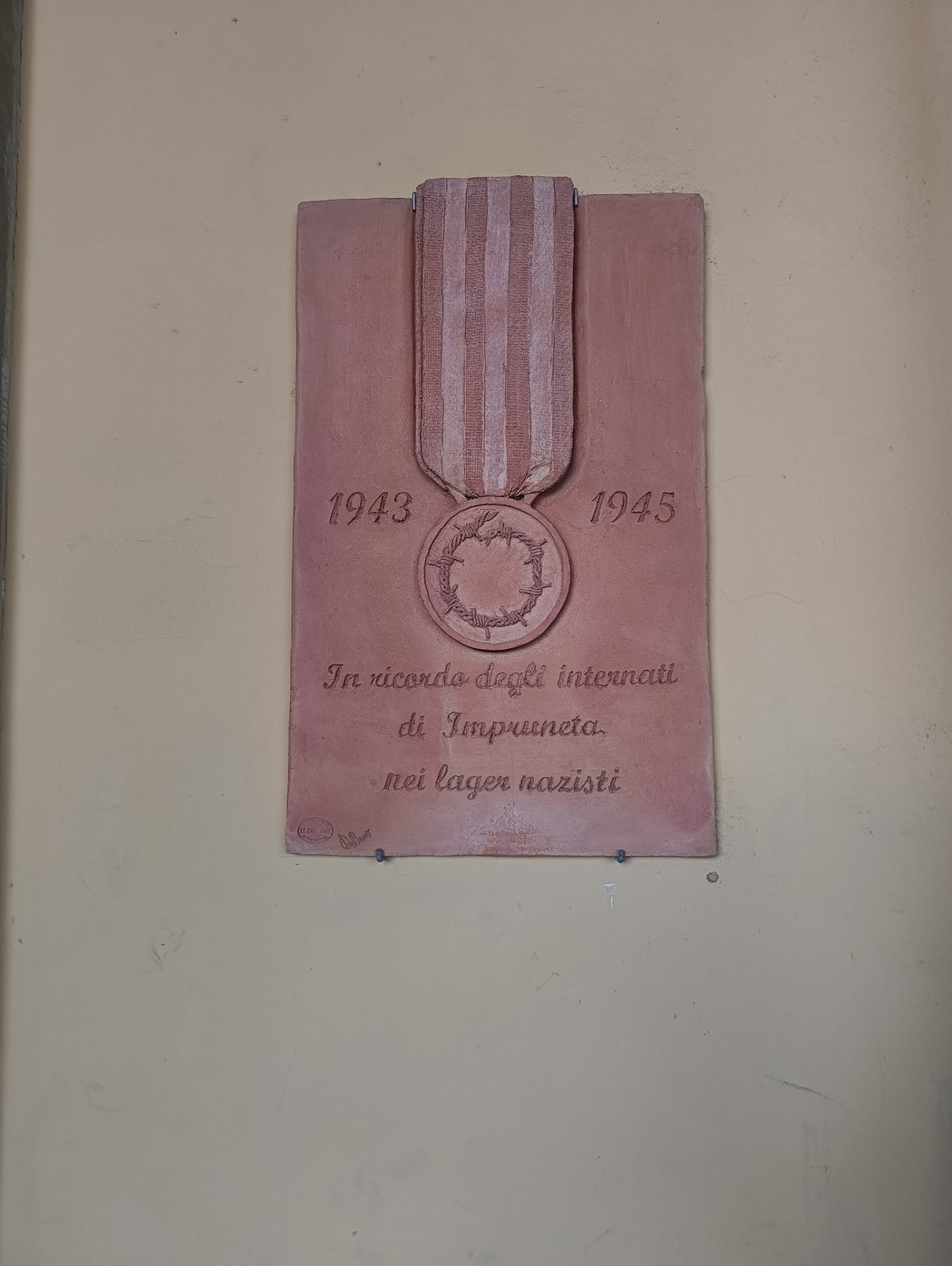 Lastra commemorativa dedicata agli internati di Impruneta nei lager nazisti, anni 1943-1945.