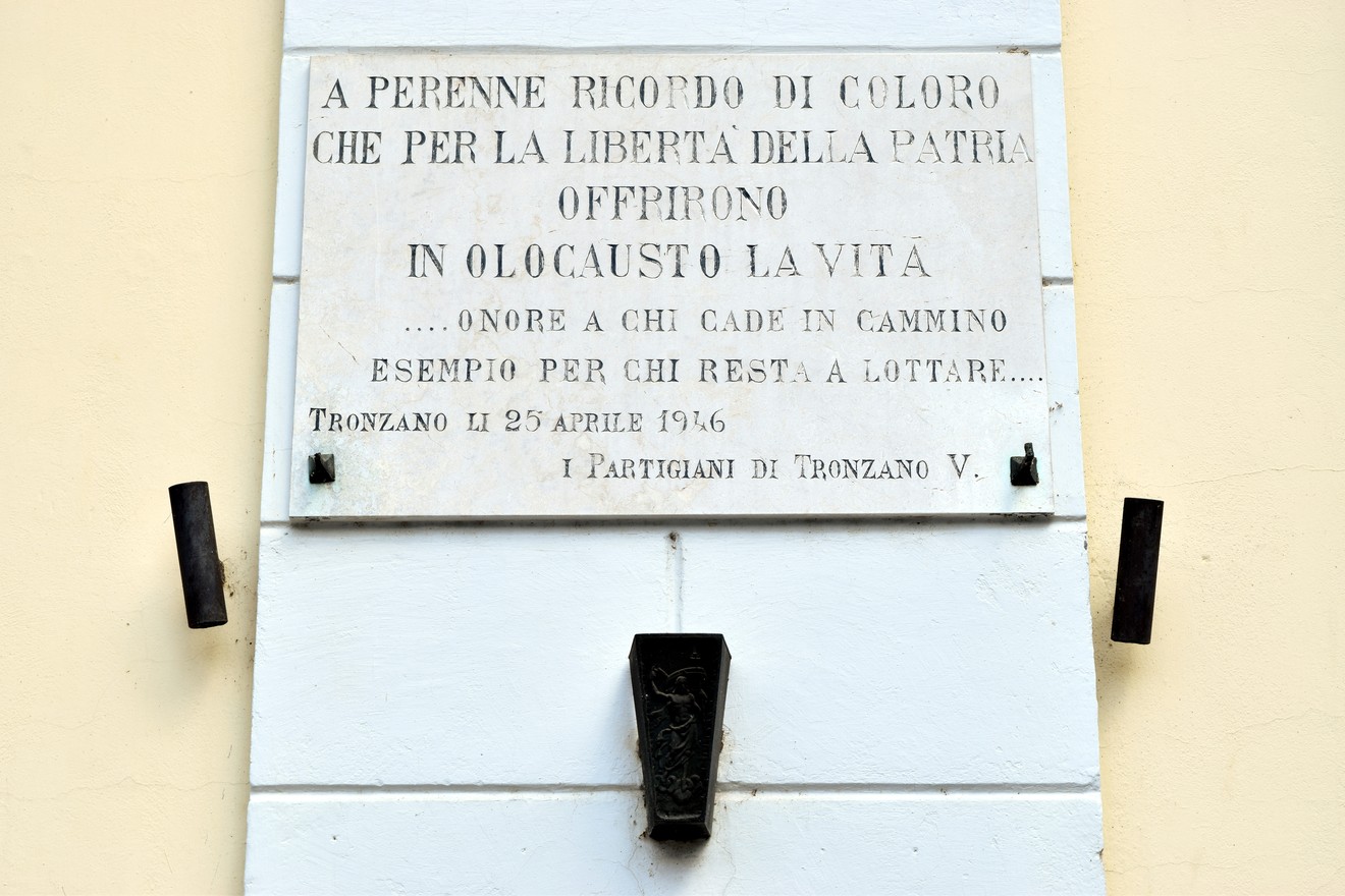Lapide ai partigiani, Comune di Tronzano Vercellese (VC), foto 1