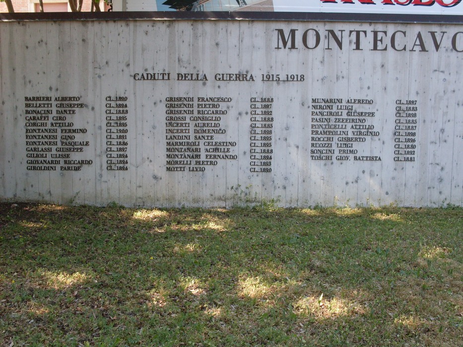 Monumento commemorativo ai caduti di Montecavolo, onore ai soldati della Grande Guerra 1915-1918.
