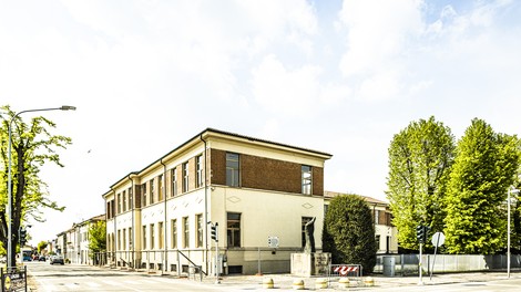 Monumento ai caduti della Resistenza, dedicato a coloro che hanno sacrificato la vita per la libertà.