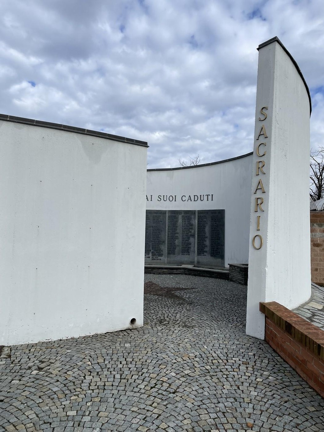 Sacrario dei partigiani di Collegno, monumento commemorativo dedicato ai caduti della resistenza.
