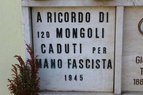 Lapide commemorativa dedicata ai disertori mongoli, in memoria dei caduti per mano fascista nel 1945.