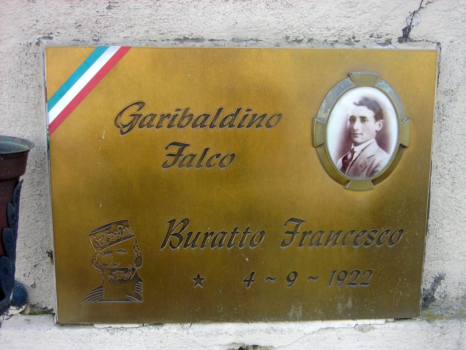Targa commemorativa per l'eccidio di Mottalciata, in memoria di Garibaldino Falco e Buratto Francesco.