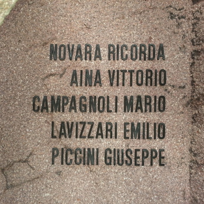 Monumento ai fucilati in piazza Cavour, Comune di Novara (NO), foto 2