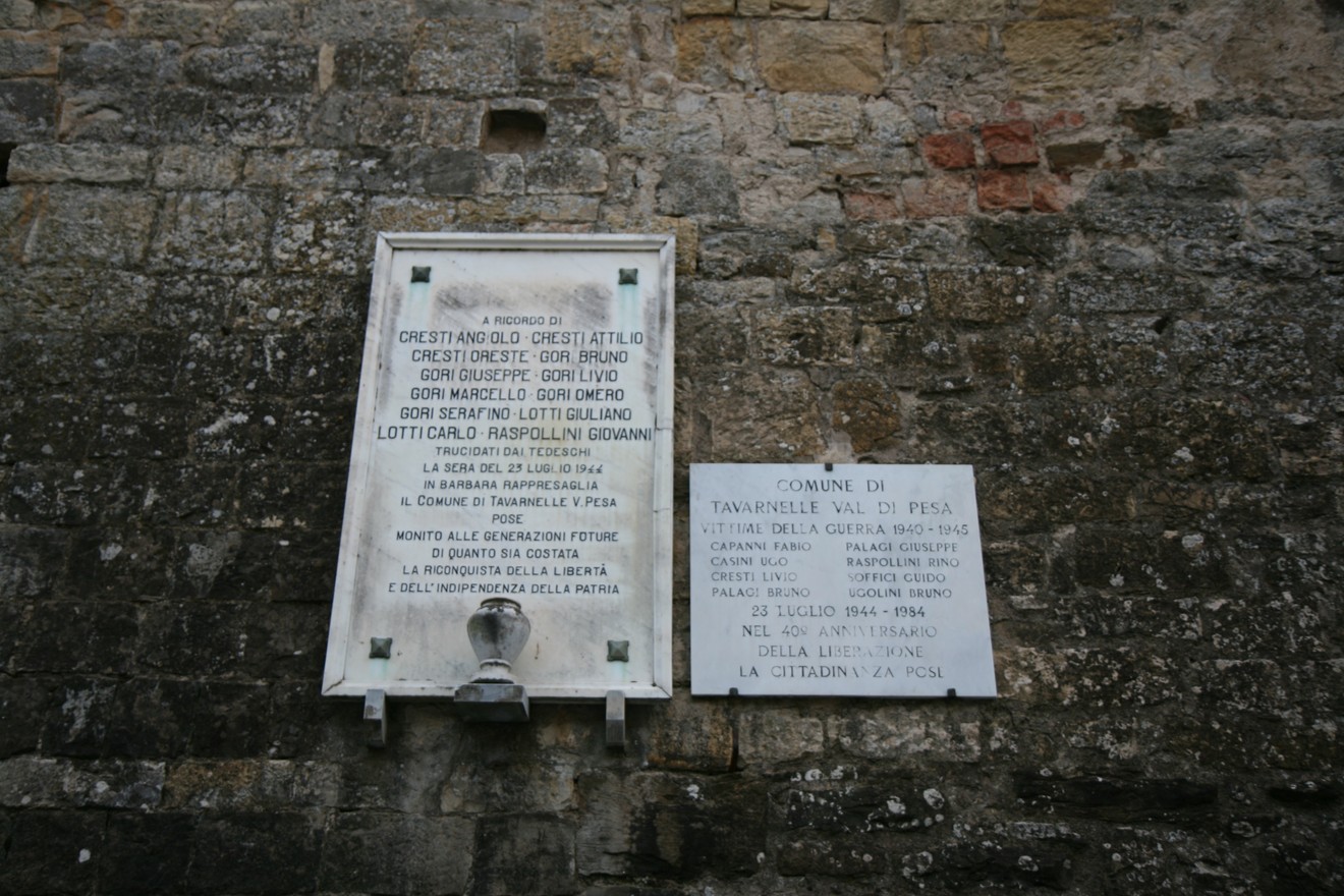 Lapide commemorativa dell'eccidio di Pratale, dedicata alle vittime della Seconda Guerra Mondiale.