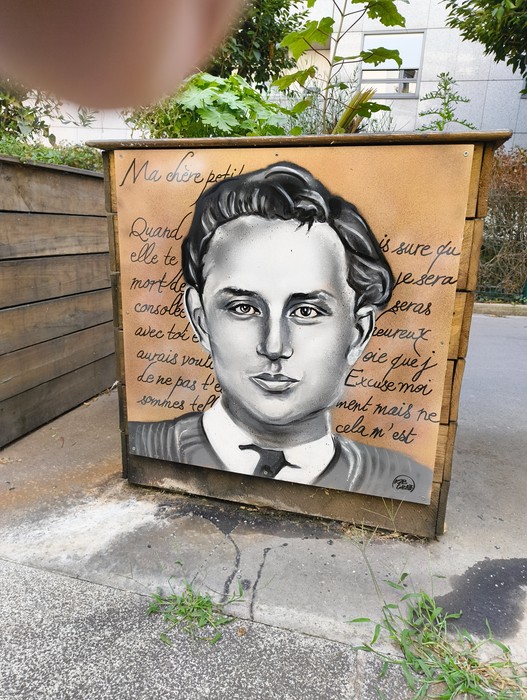 Murale commemorativo dedicato al Gruppo Manouchian, simbolo di resistenza e lotta partigiana.