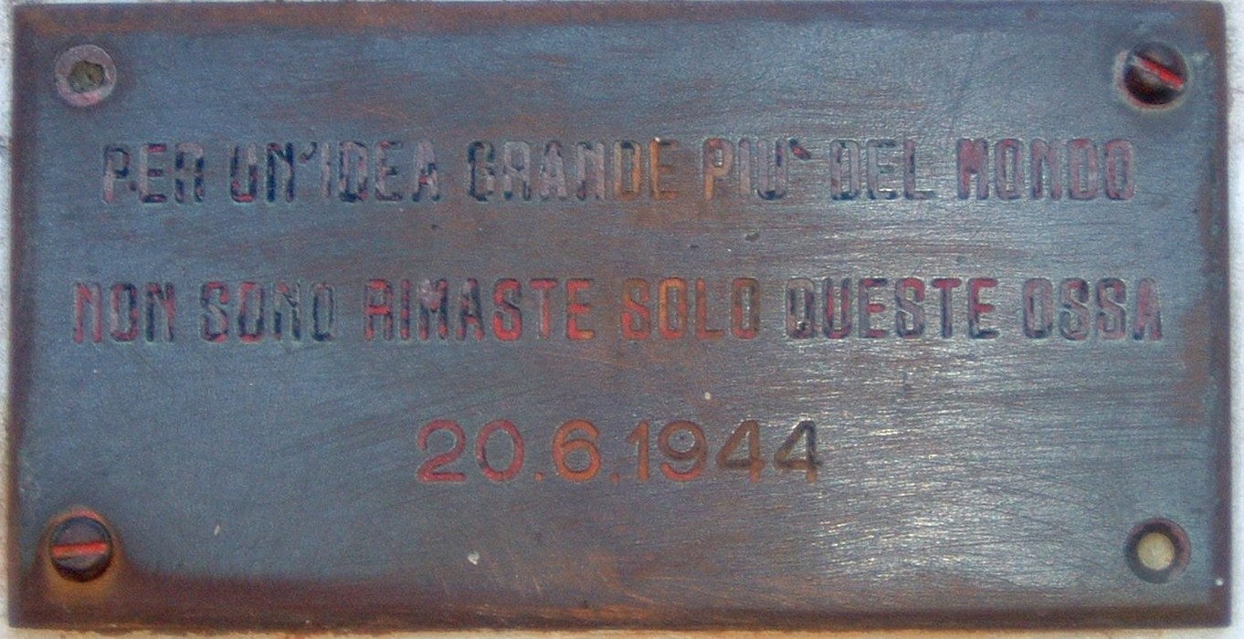 Monumento commemorativo a Pian d'Albero, simbolo di memoria e resistenza del 20 giugno 1944.
