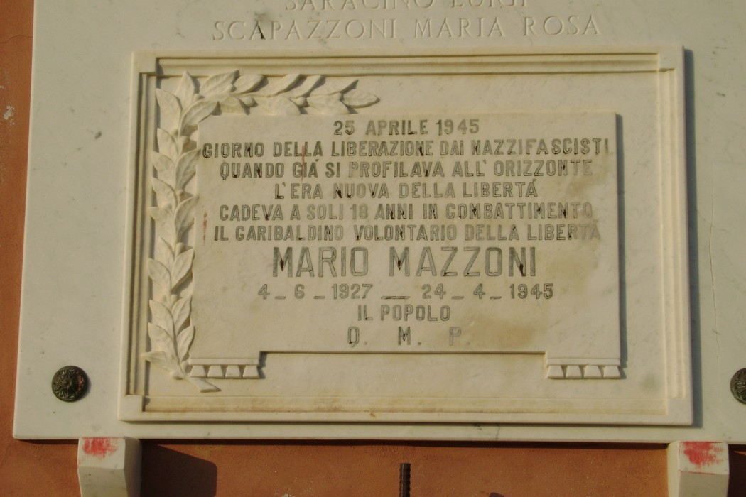Lapide commemorativa dedicata a Mario Mazzoni e ai caduti, in ricordo della liberazione del 25 aprile 1945.