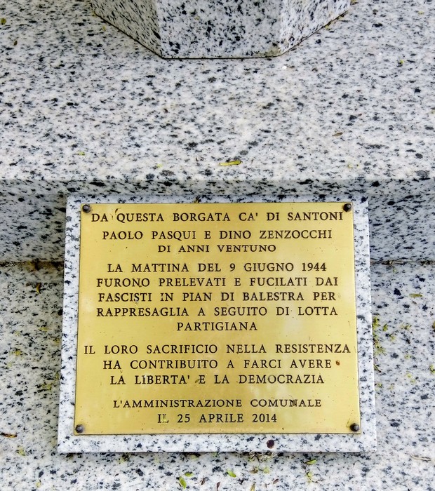 Monumento commemorativo a Pasqui e Zenzocchi, in onore dei partigiani della Resistenza del 1944.
