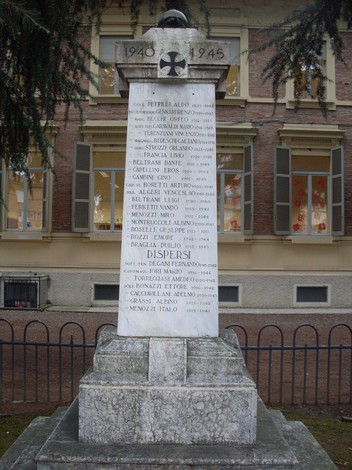 Monumento ai Caduti di Rivalta, dedicato ai soldati dispersi tra il 1940 e il 1945.