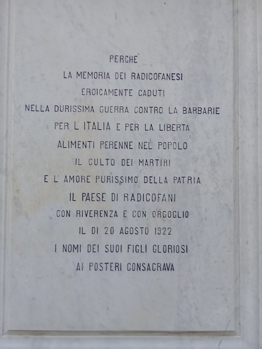 Monumento ai Caduti di Radicofani, commemorazione dei valorosi caduti in guerra per la libertà e la patria.