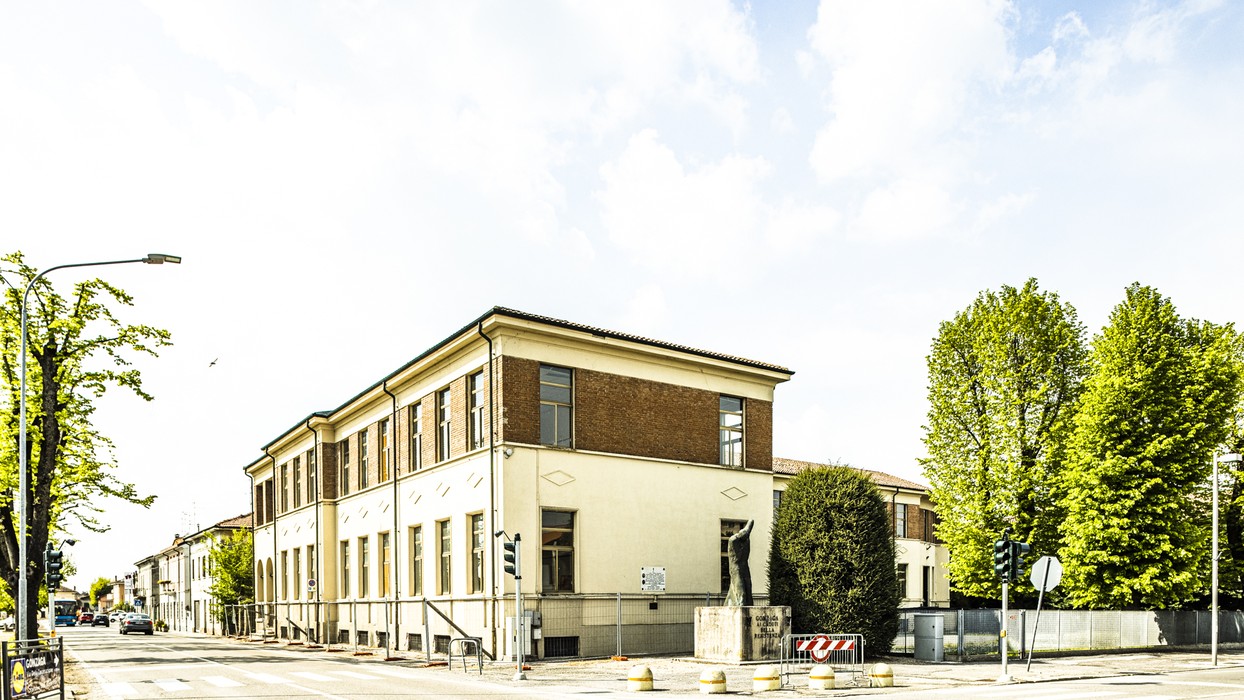 Monumento ai caduti della Resistenza, dedicato a coloro che hanno sacrificato la vita per la libertà.