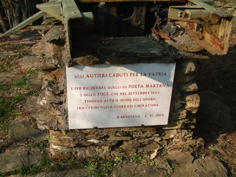 Targa commemorativa nel Parco della Resistenza del Monte Brugiana, dedicata agli autieri caduti per la patria.