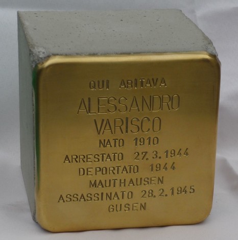 Pietra d'inciampo dedicata a Alessandro Varisco, vittima della persecuzione durante la Seconda Guerra Mondiale.
