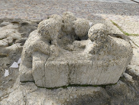 Monumento ai Martiri di Marzabotto, memoriale che onora le vittime della strage nazifascista.