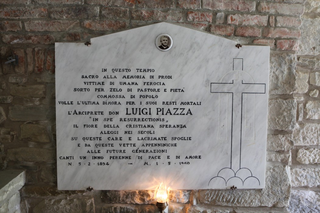 Ossario di Crespino del Lamone, commemorazione delle vittime di guerra con epigrafi in marmo.