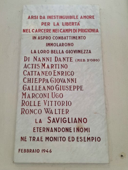 Lapide commemorativa in memoria dei partigiani delle Officine Savigliano, dedicata ai caduti per la libertà.