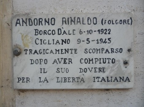 Lapide commemorativa di Andorno Rinaldo, caduto per la libertà italiana durante il conflitto.