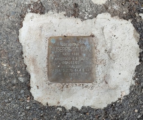 Pietra d'inciampo dedicata a Giuseppe Soldani, rappresenta la memoria di un deportato.